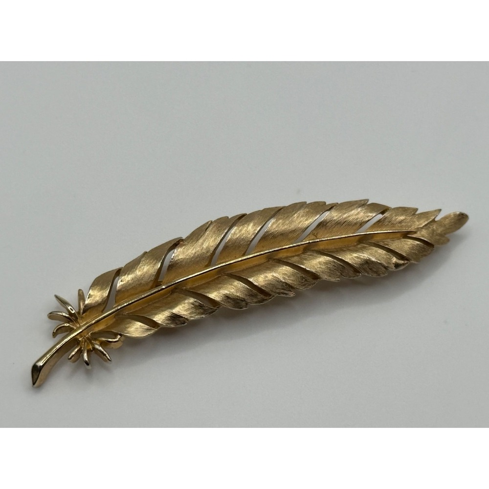 Vintage Trifari Gold Tone Brooch Feather Shaped Pin